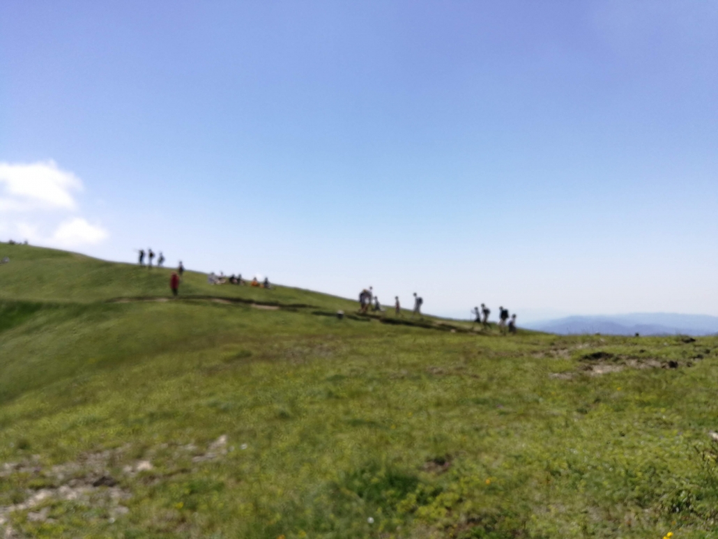 salita al lago scaffaiolo con molte persone