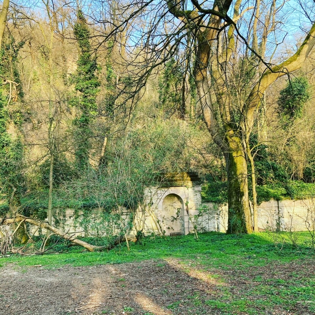 Parco Talon, prato di accesso al Romitorio